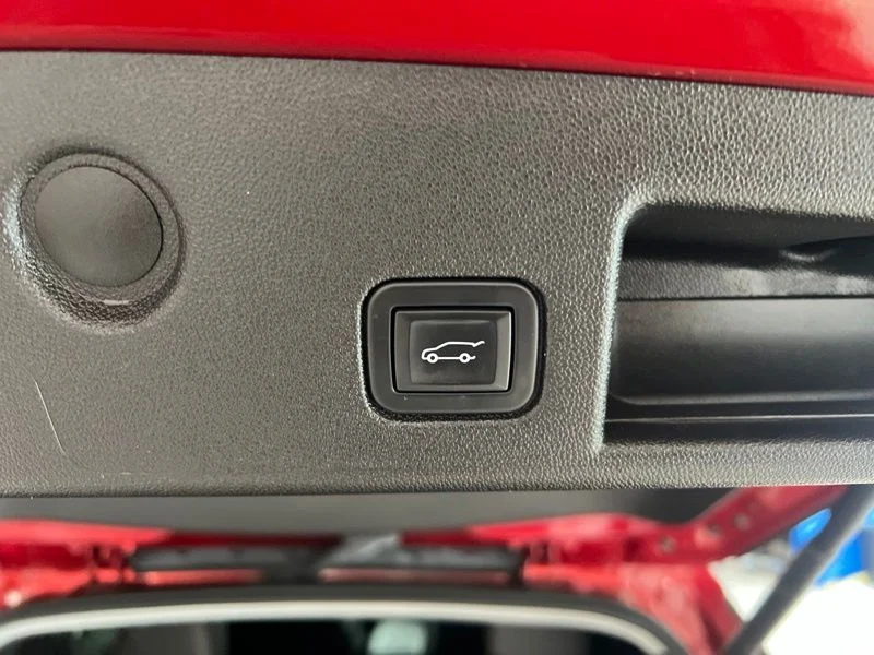 Used 2024 Red Chevrolet Premier image 9