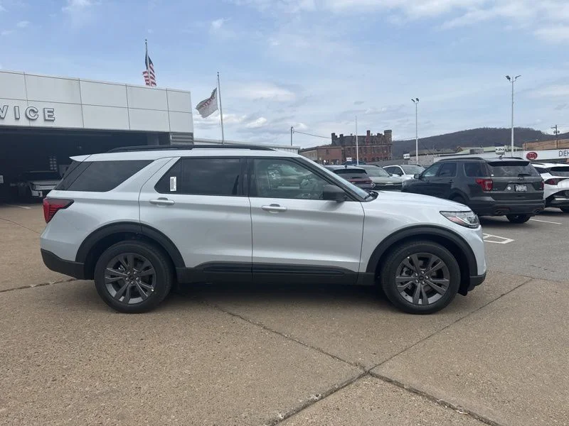 New 2026 Space White Metallic Ford Active image 8