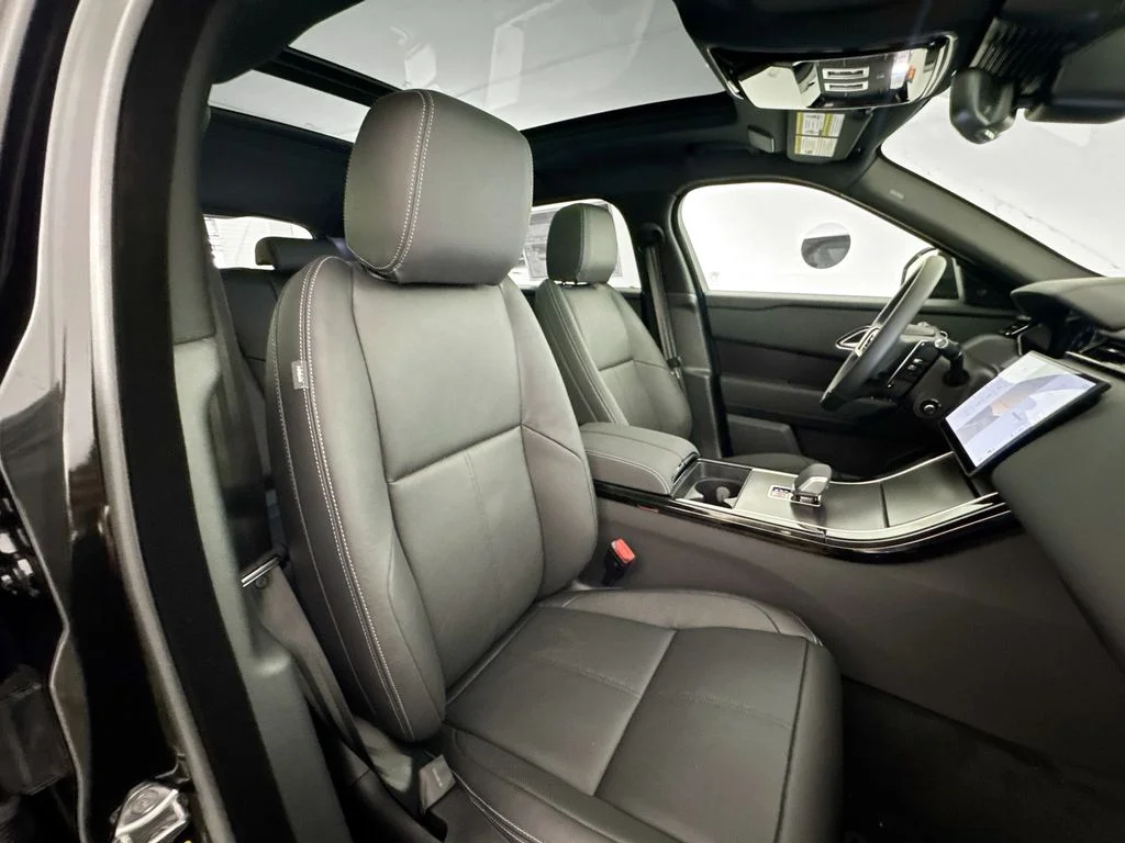 New 2026 Santorini Black Land Rover Belgravia Edition image 28
