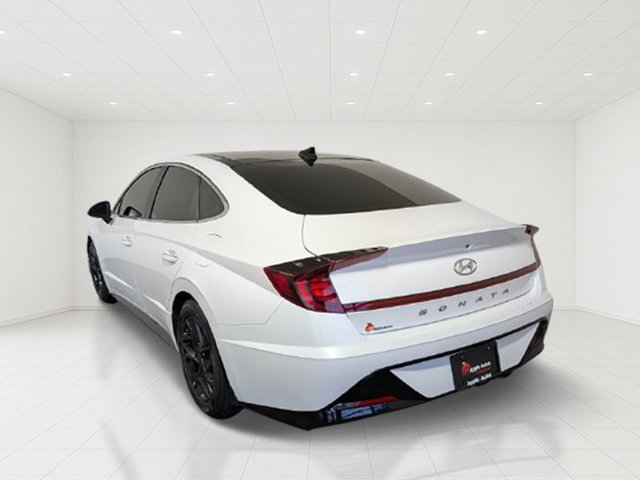 Used 2023 White Hyundai SEL image 4
