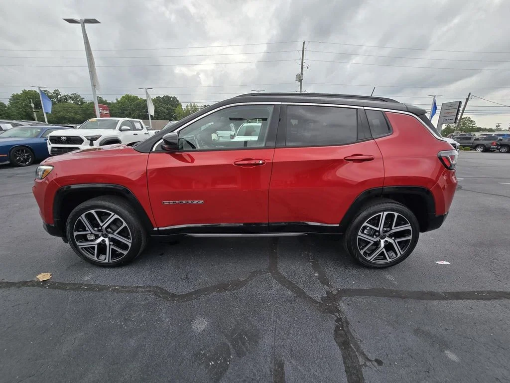 Used 2025 Red Hot Pearlcoat Jeep Limited image 7
