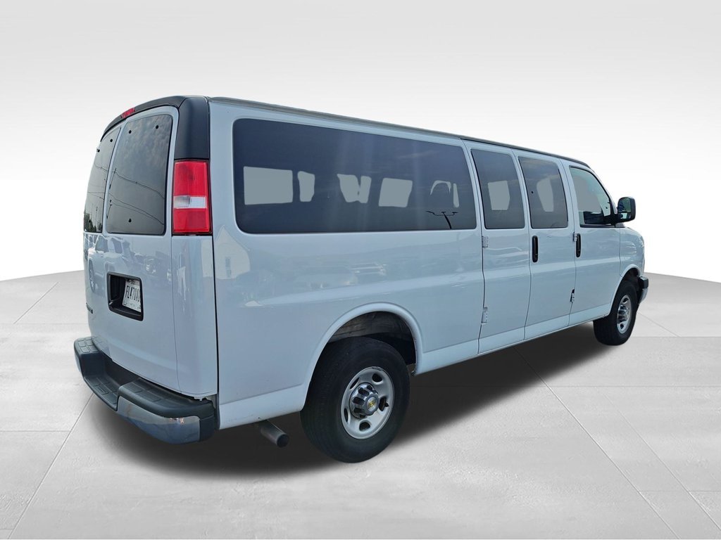 Used 2025 White Chevrolet LT image 5