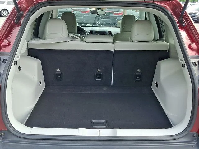 Used 2020 Red Jeep Latitude Plus image 27