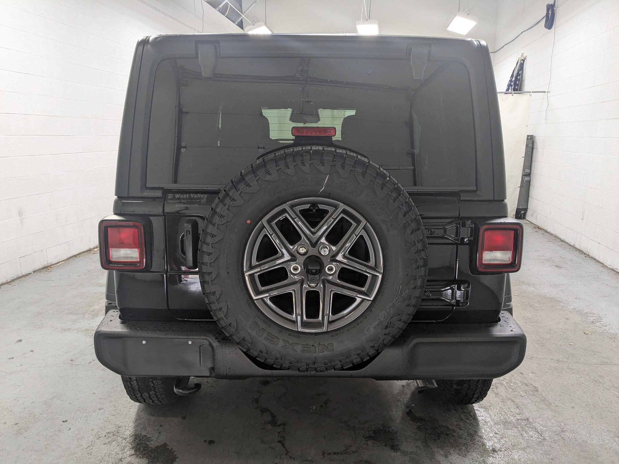 New 2026 Black Clear-Coat Exterior Paint Jeep Sport S image 5