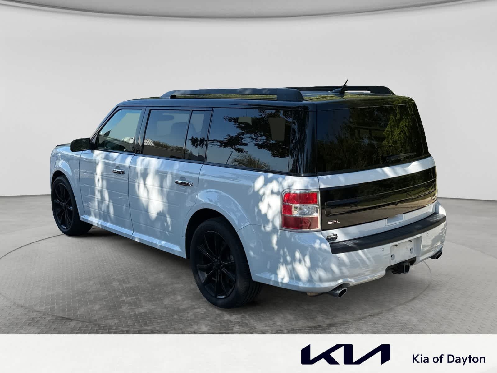 Used 2016 Oxford White Ford SEL image 7