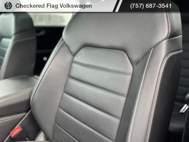 Used 2025 Pure Gray Volkswagen 2.0T SEL image 21