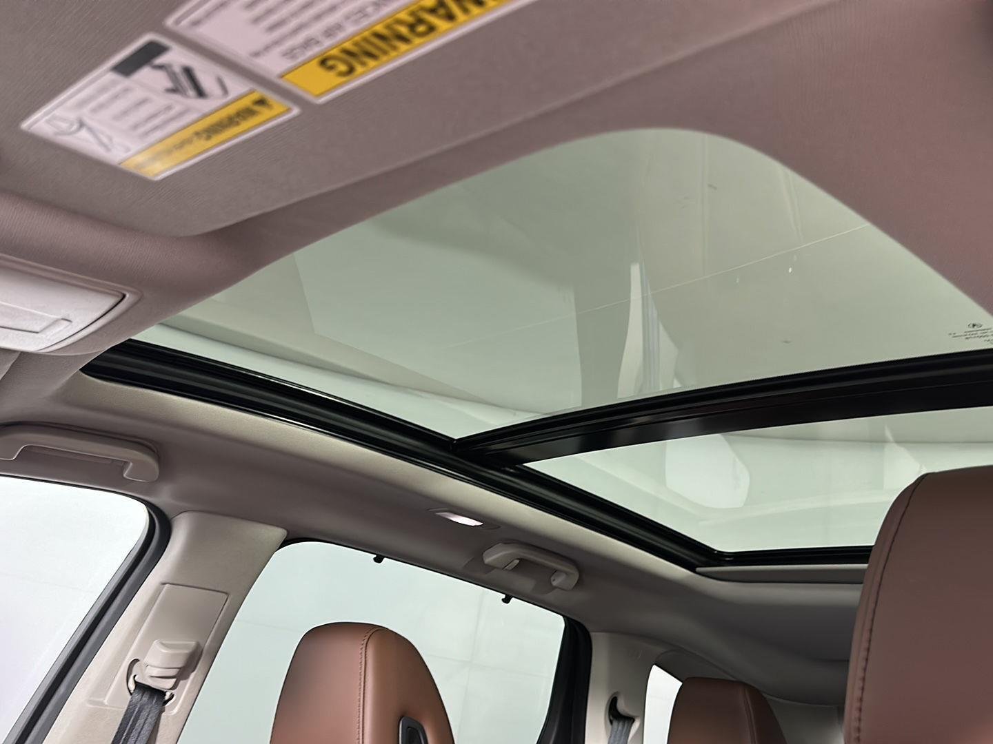 Used 2023 Platinum White Pearl Acura w/Technology Package image 18