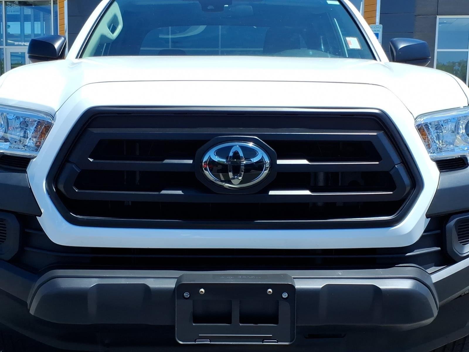 Used 2022 White Toyota SR image 13