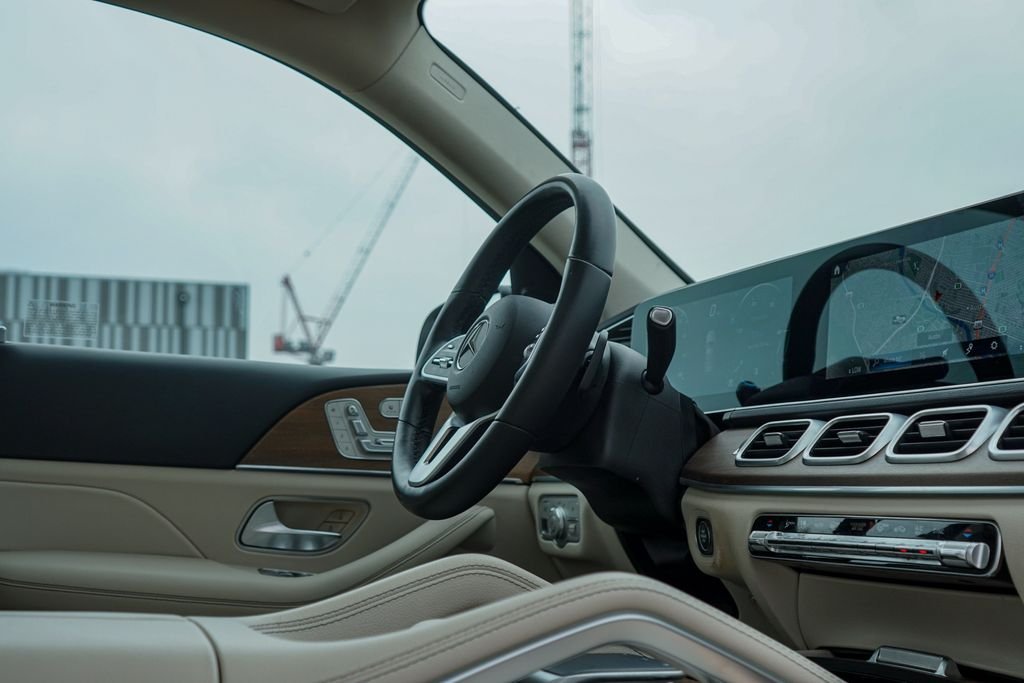 Used 2022 White Mercedes-Benz GLE 350 image 33