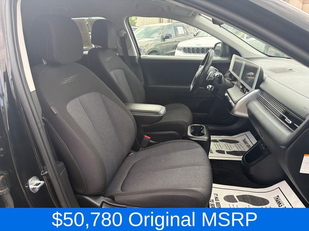 Used 2023 Black Hyundai SE image 17