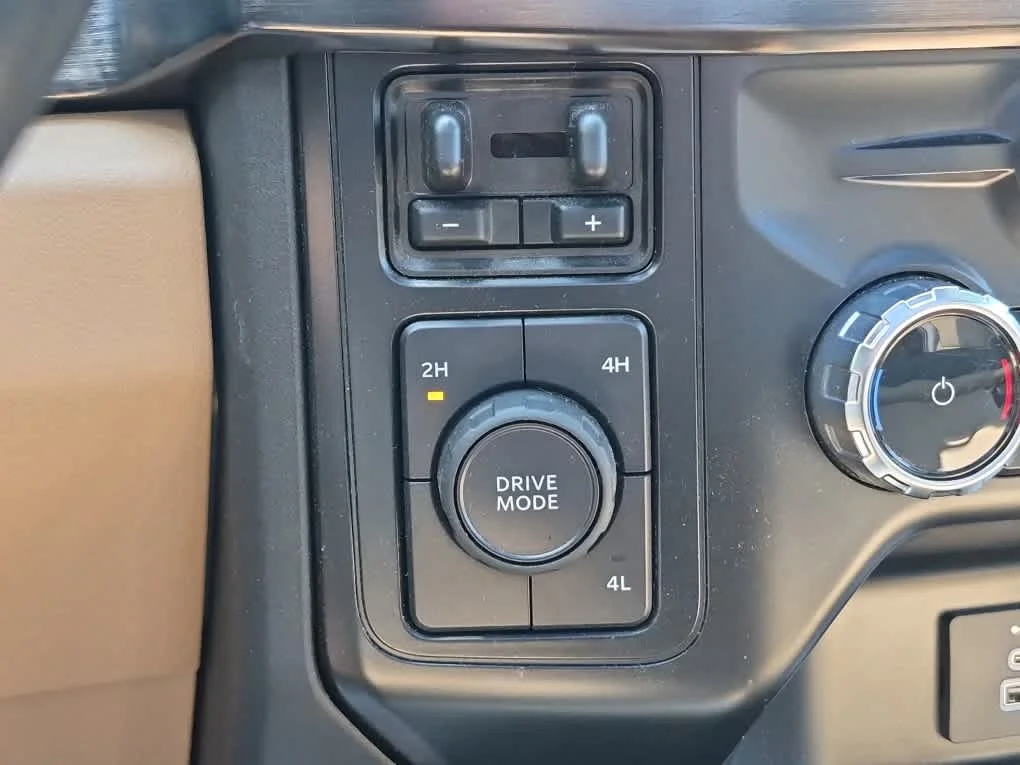 Used 2024 Glacier Gray Metallic Tri-Coat Ford LARIAT image 16