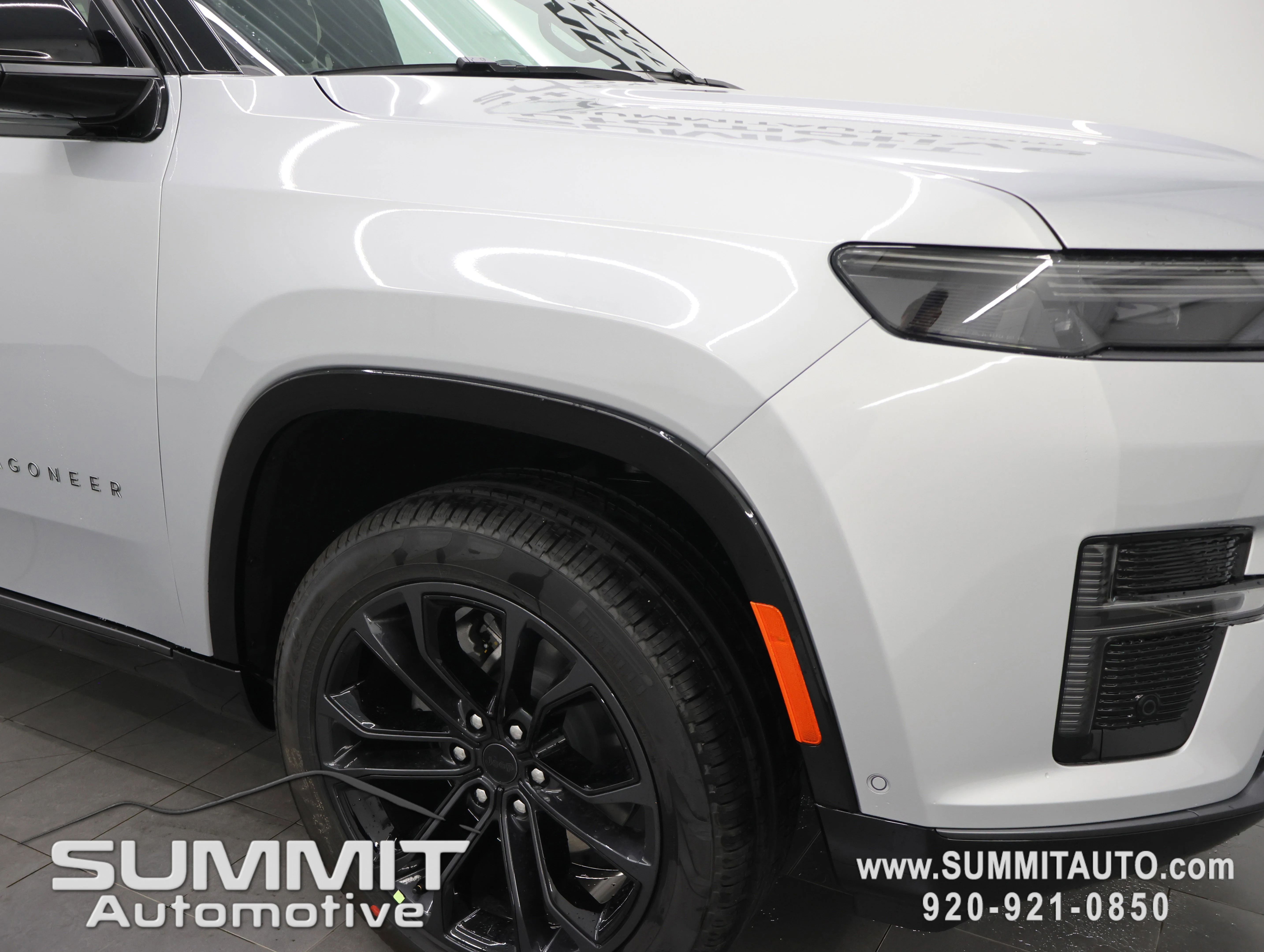 New 2026 Silver-Zynith Exterior Paint Jeep Summit Obsidian image 28