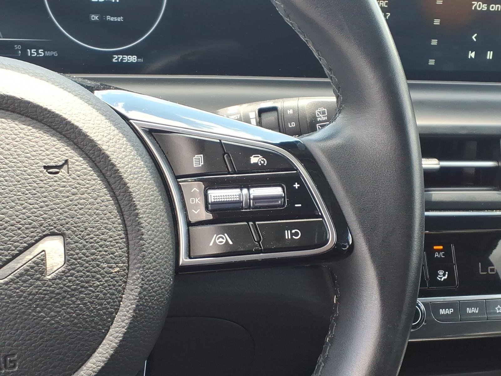 Used 2024 White Kia S image 12
