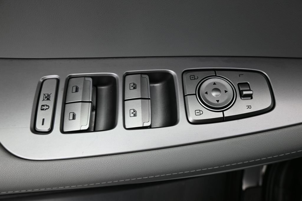 Used 2021 Black Hyundai SEL image 9