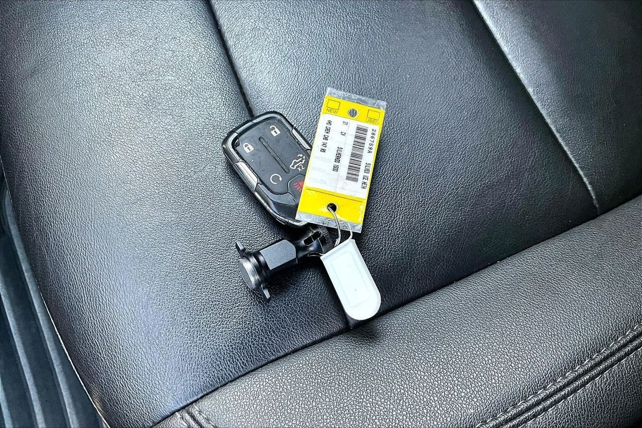 Used 2021 Silver Chevrolet RST image 30