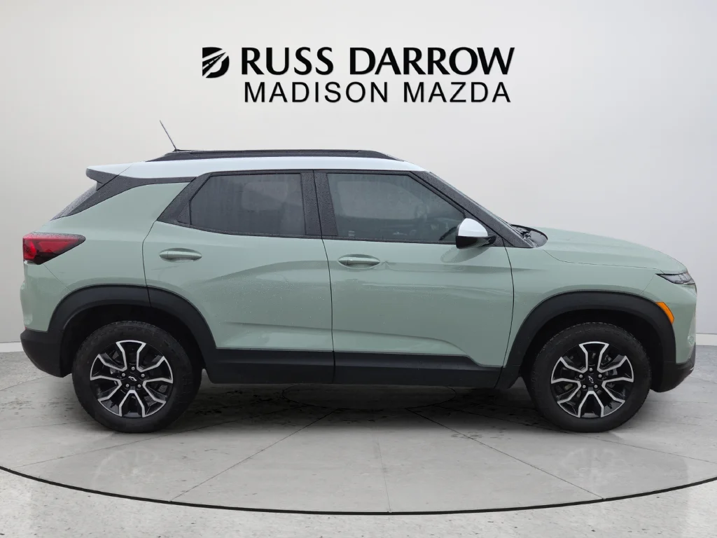 Used 2025 Green Chevrolet ACTIV image 6
