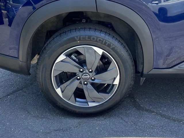 2025 Nissan Rogue SV - Photo 9