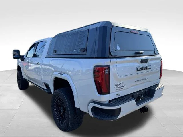 Used 2025 White GMC Denali Ultimate image 5