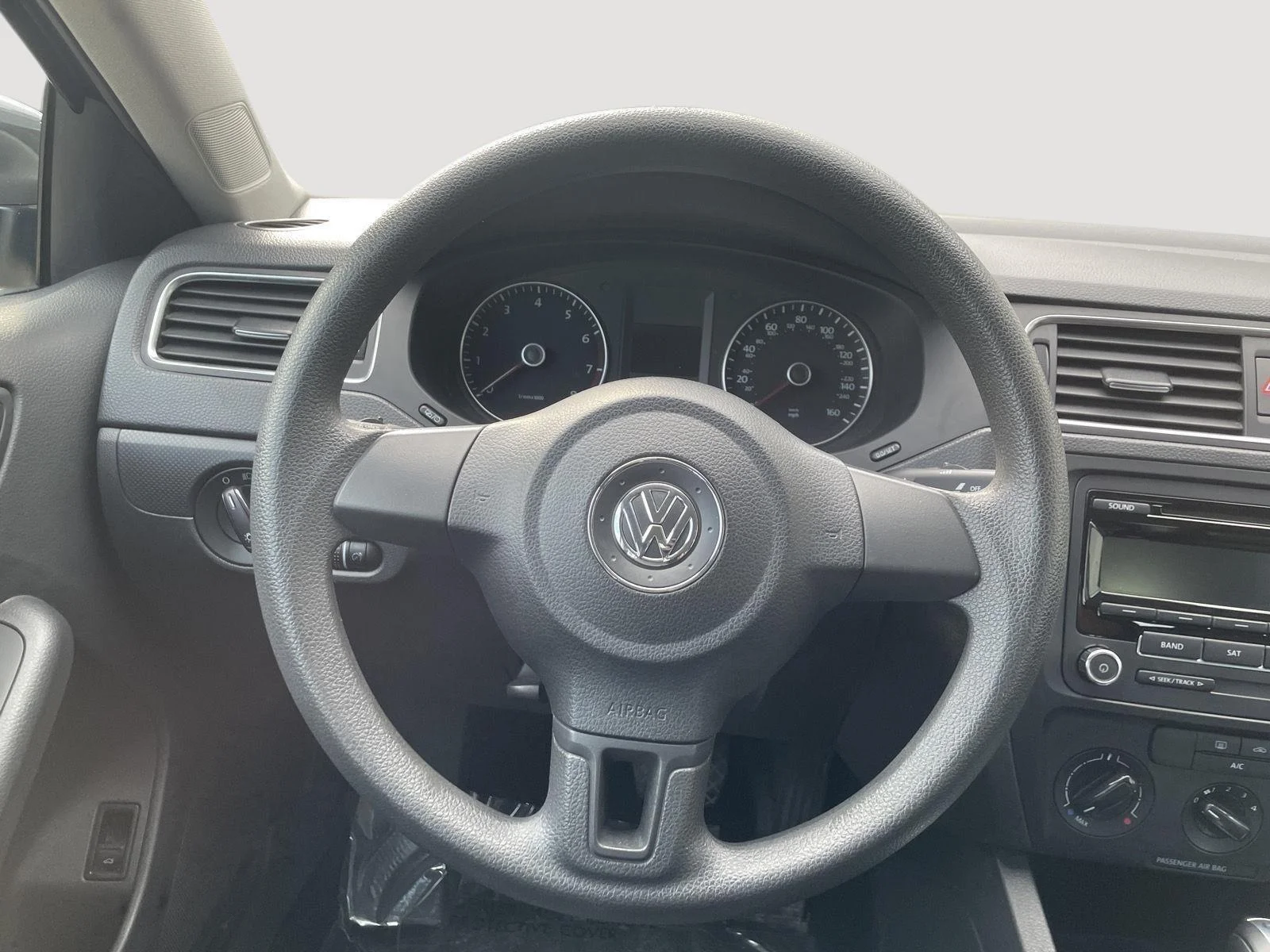 Used 2014 Platinum Gray Metallic Volkswagen SE image 24