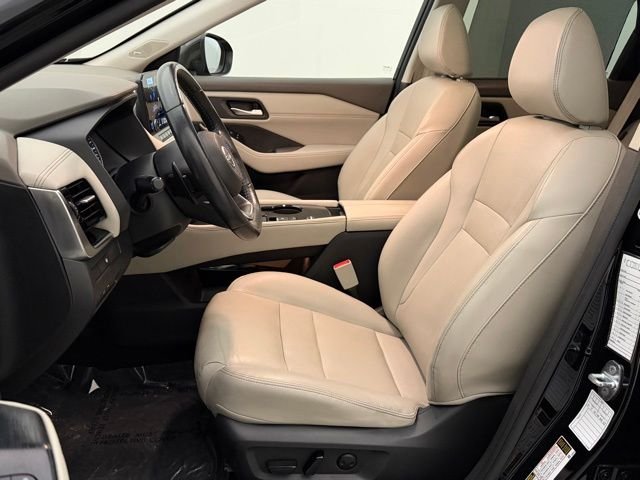 Used 2023 Super Black Nissan SL image 19