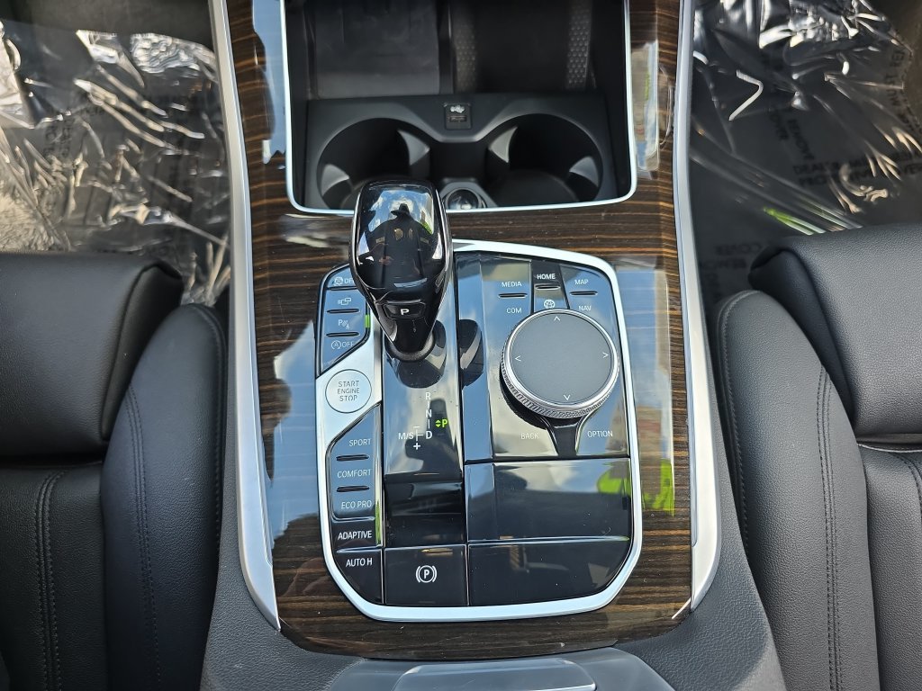 Used 2020 Black BMW sDrive40i image 28