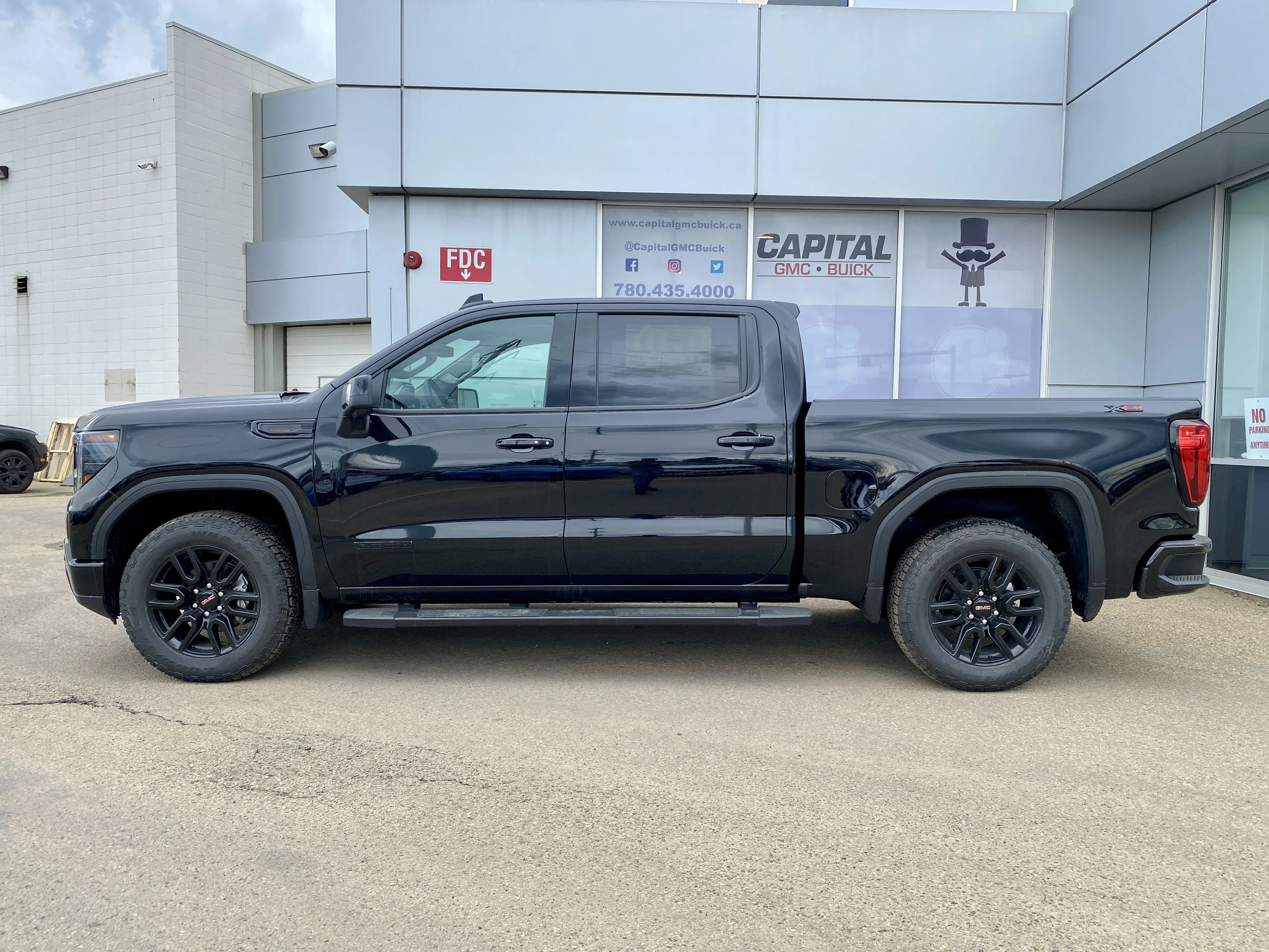 New 2026 ONYX BLACK GMC Elevation image 3