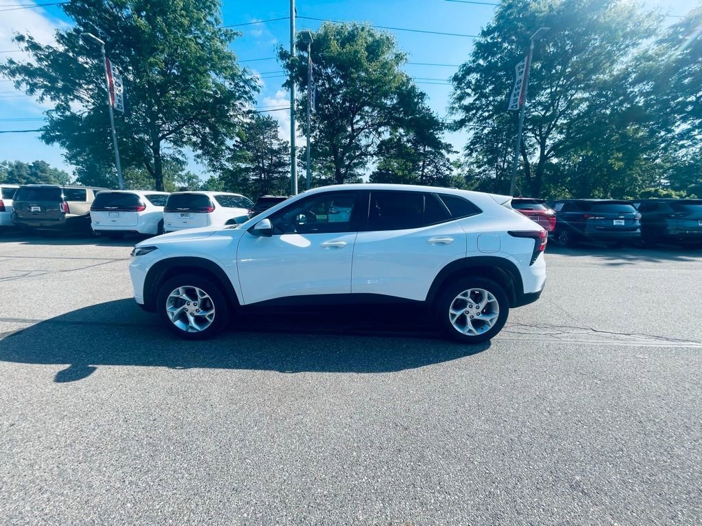 Used 2024 Summit White Chevrolet LS image 2