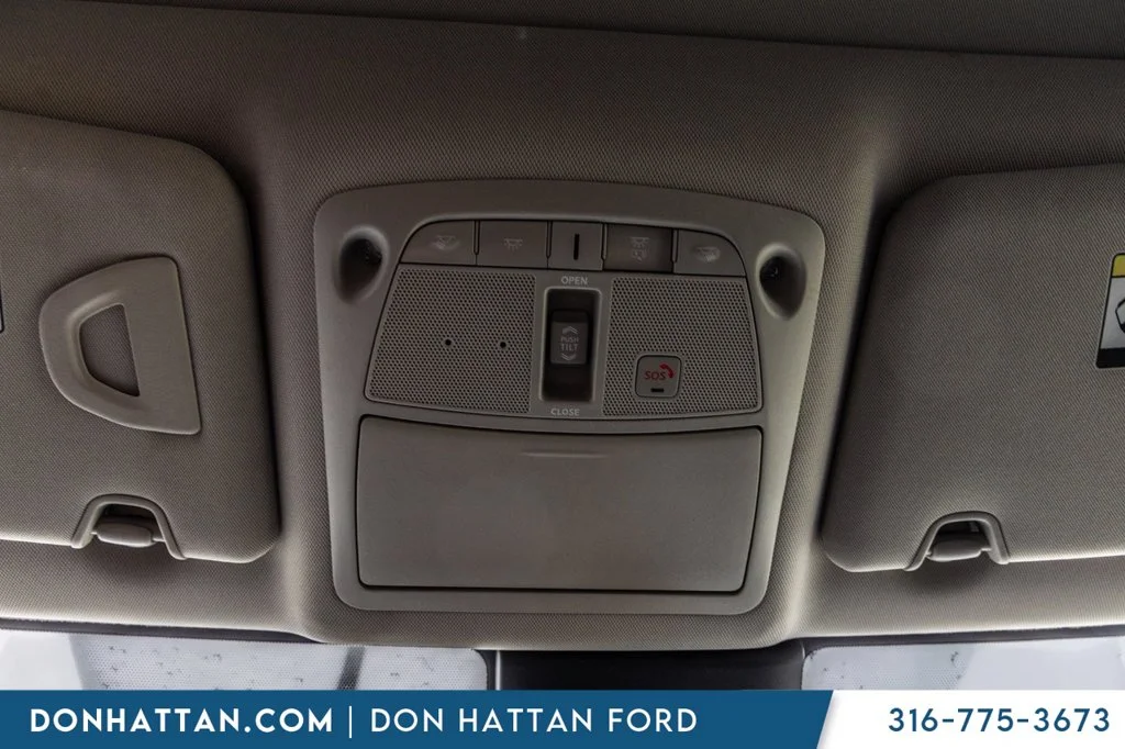 Used 2018 Silver Nissan SL image 13