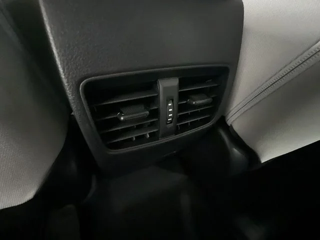 Used 2025  Toyota L image 21
