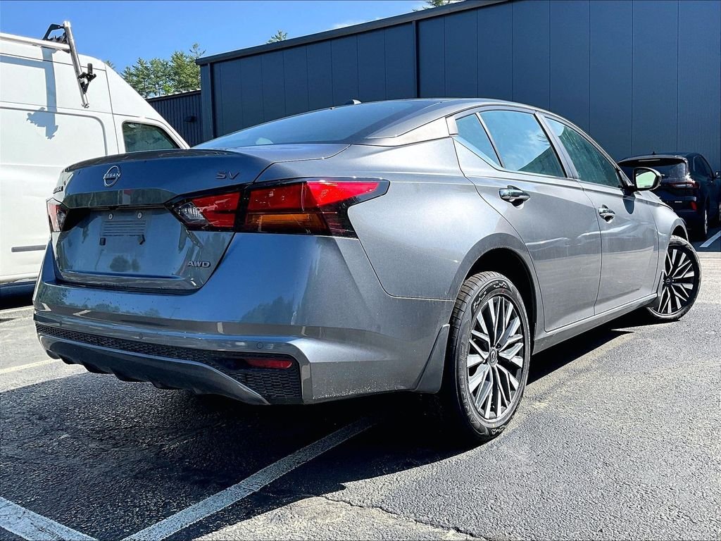 Used 2024 Gray Nissan 2.5 SV image 4