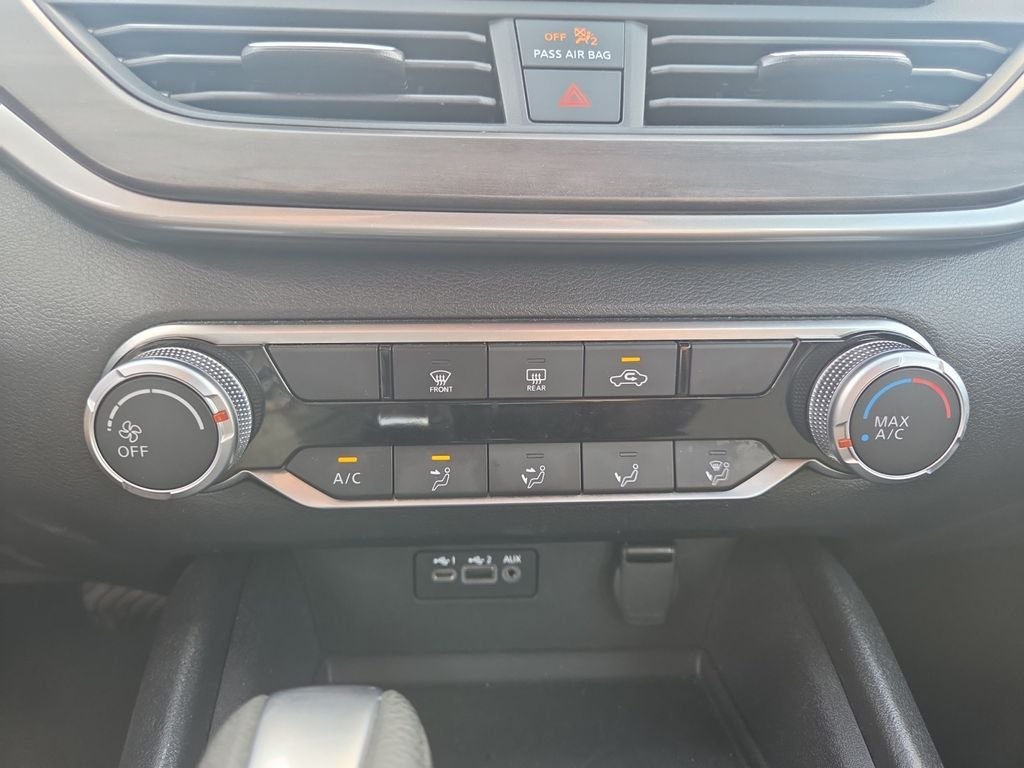Used 2025 White Nissan 2.5 SV image 13