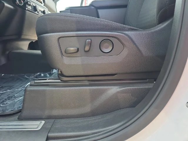 Used 2025 White Chevrolet LT image 30