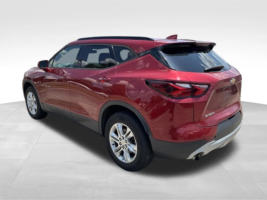 Used 2019 Red Chevrolet Base image 3
