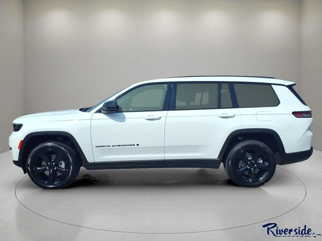 New 2025 Bright White Clear-Coat Exterior Paint Jeep Limited image 3