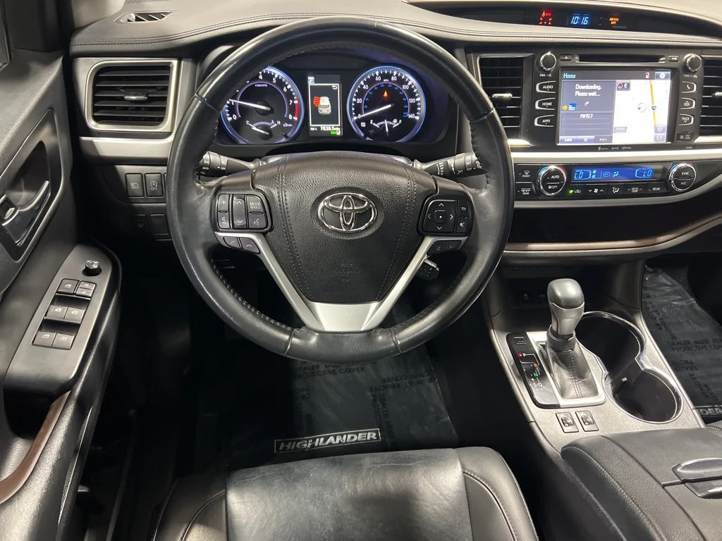 Used 2019 Predawn Gray Mica Toyota XLE image 14