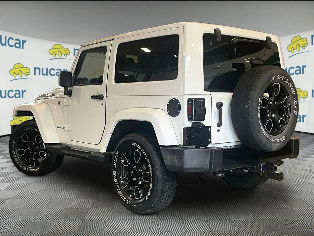 Used 2017 White Jeep Sahara image 4