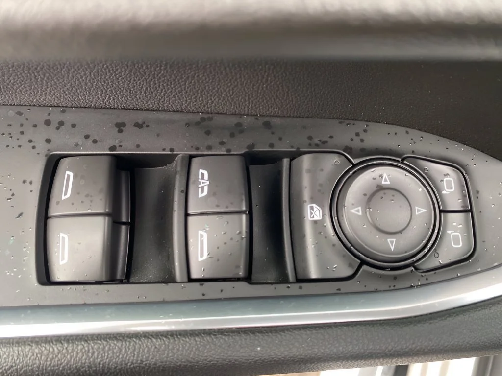 Used 2026 Summit White Chevrolet LT image 11