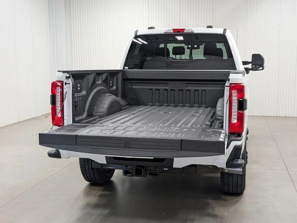 New 2026 Star White Metallic Tri-Coat Ford F-250® Lariat® image 28