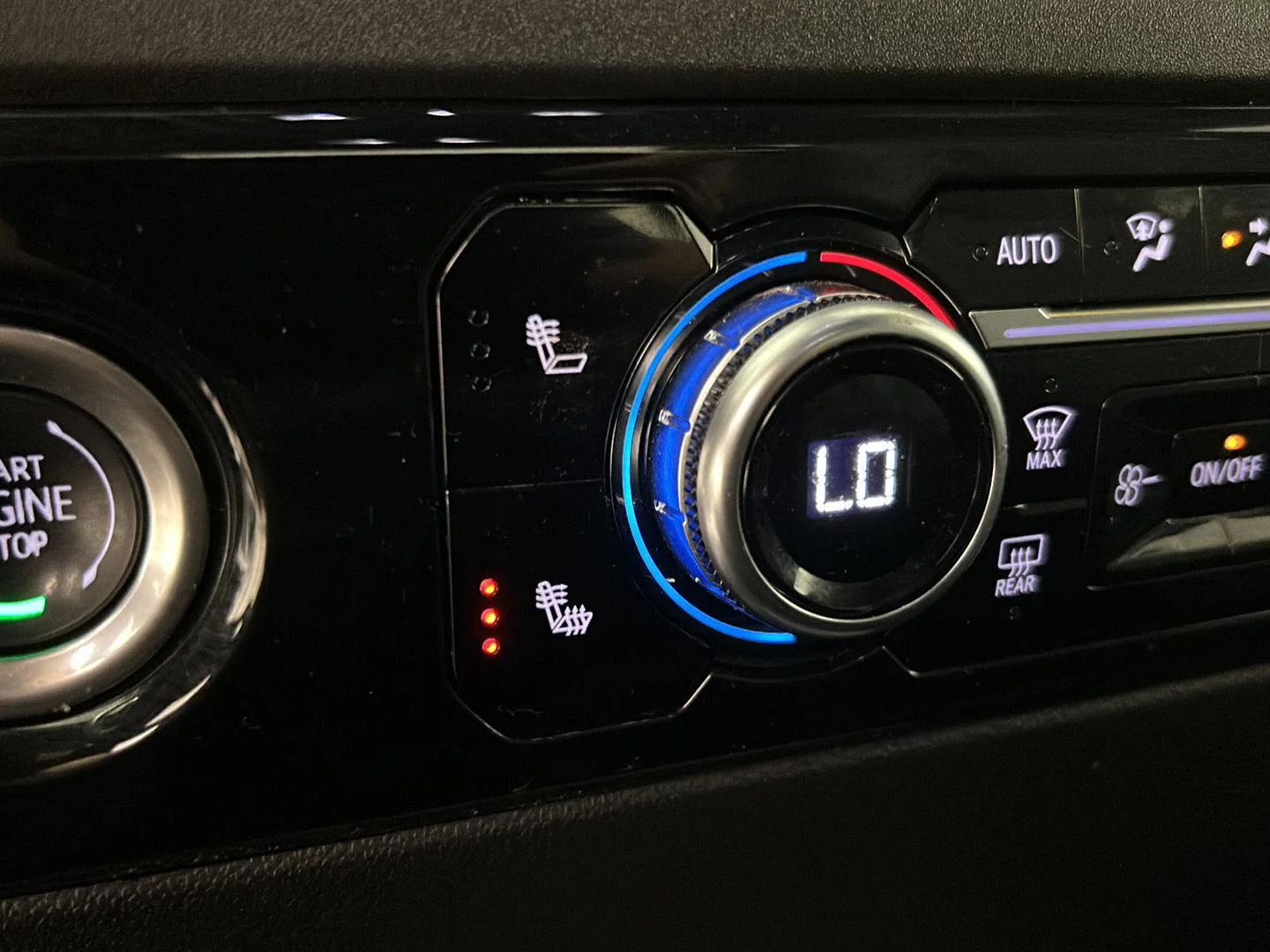Used 2024 Summit White GMC Elevation image 23