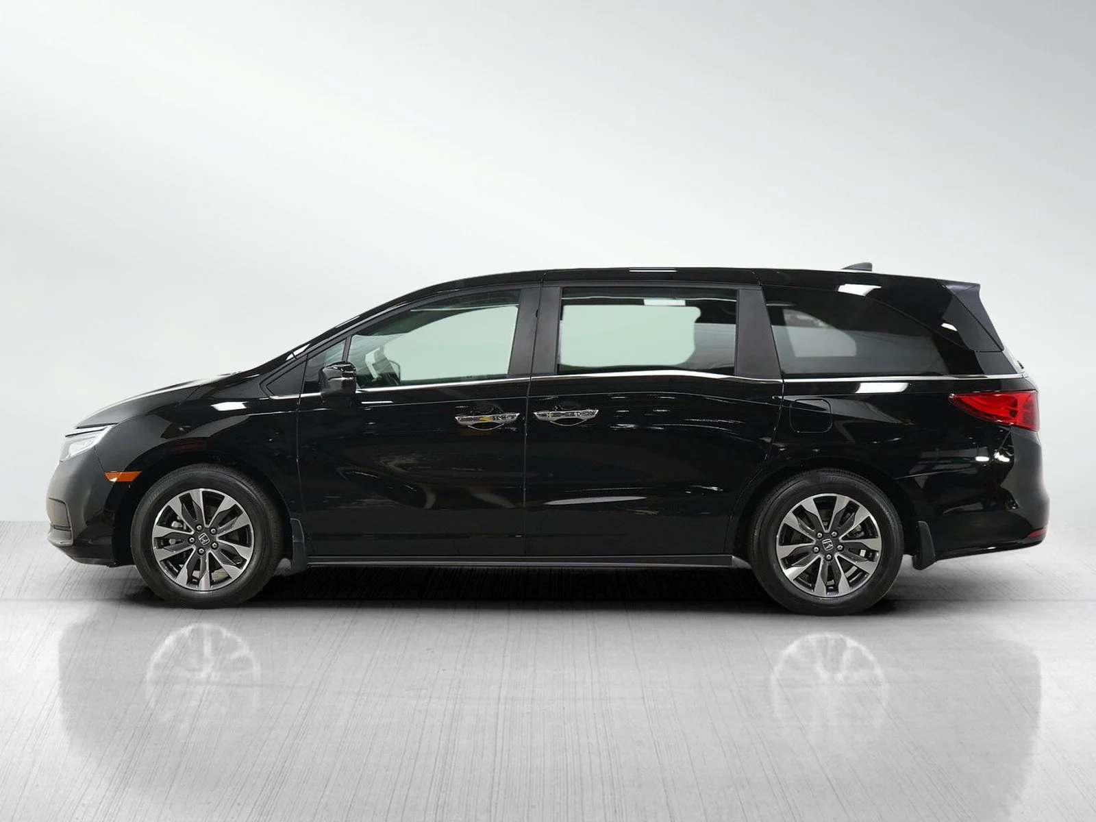 Used 2024 Honda Odyssey EX-L with VIN 5FNRL6H67RB066215 for sale in Burnsville, Minnesota