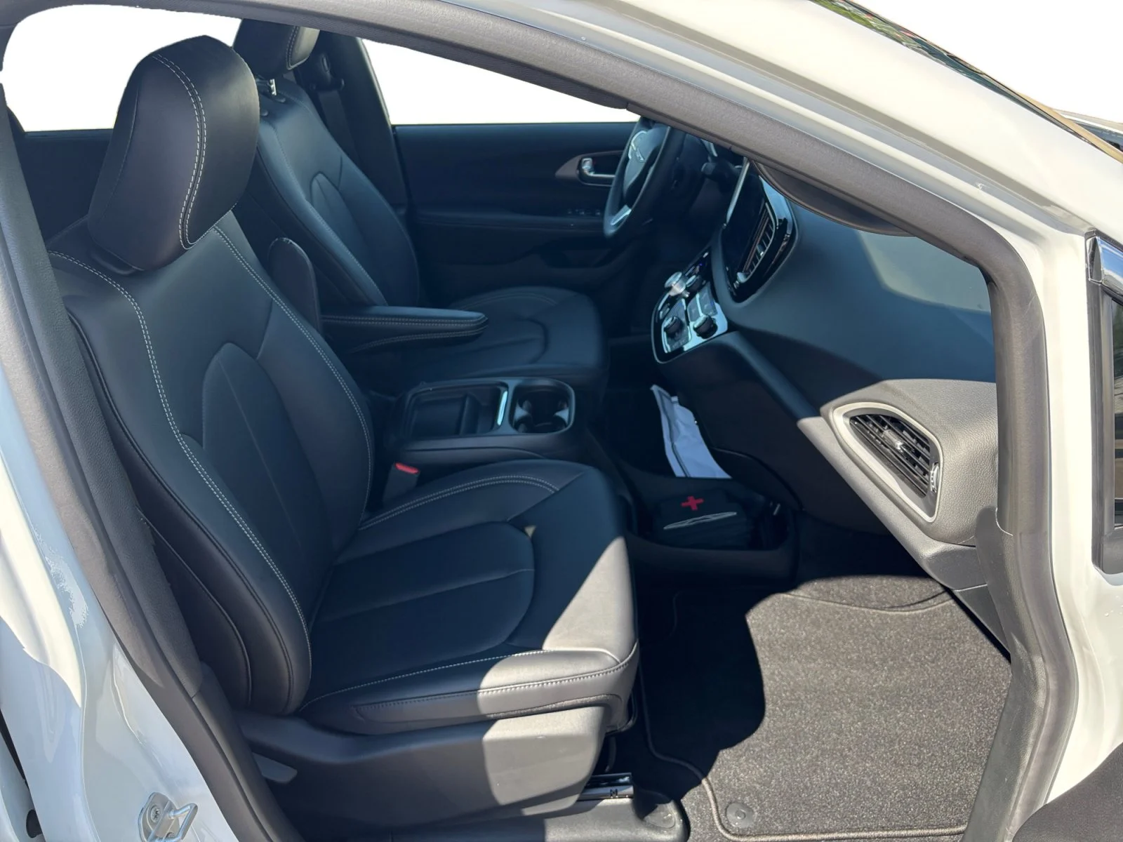 New 2027 Bright White Chrysler SXT image 17