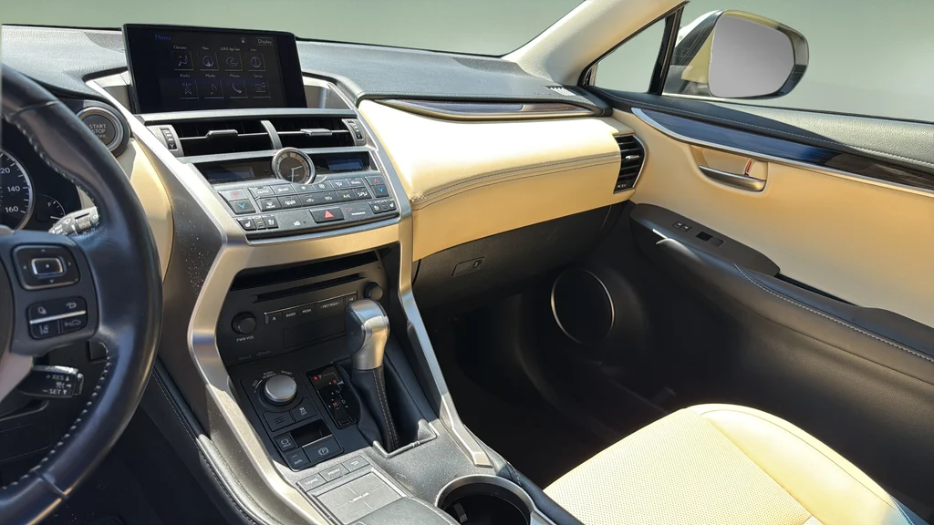 Used 2015 White Lexus 200t image 24
