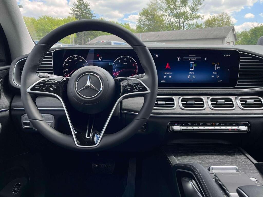 New 2026 Selenite Grey Metallic Mercedes-Benz GLE 450 image 2