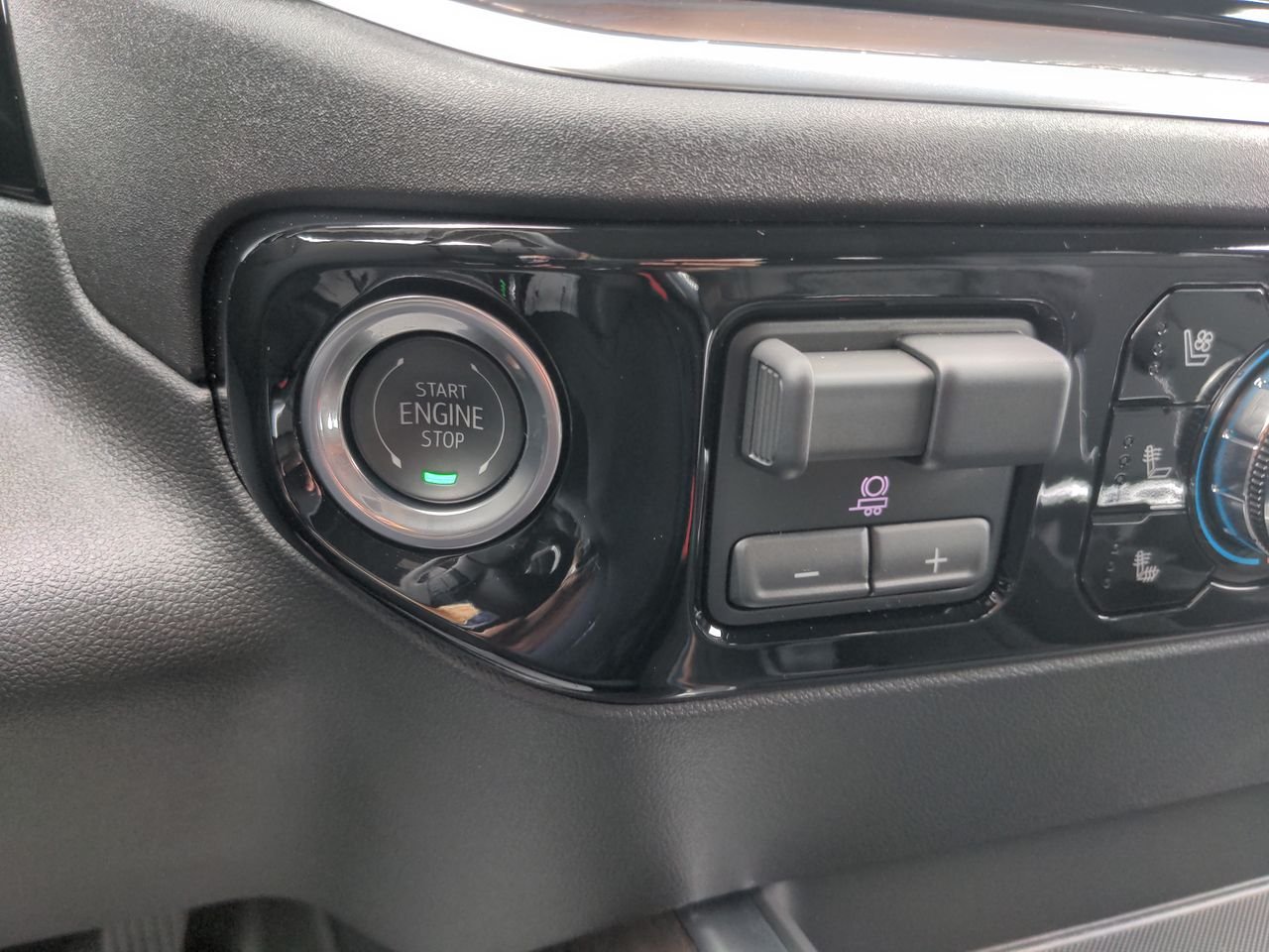 2026 GMC Sierra 1500 SLT - Photo 17