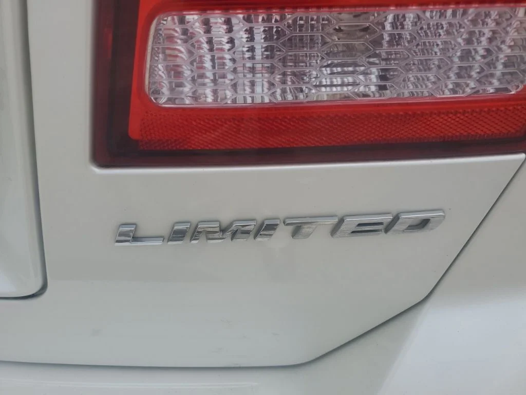 Used 2014 White Dodge Limited image 5