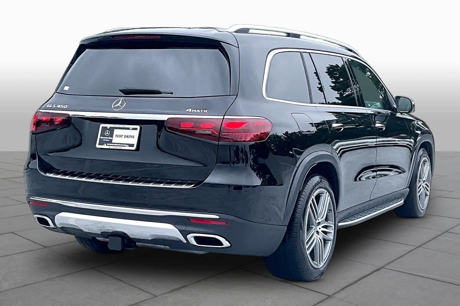 Used 2026 MANUFAKTUR Moonlight White Metallic Mercedes-Benz GLS 450 image 13