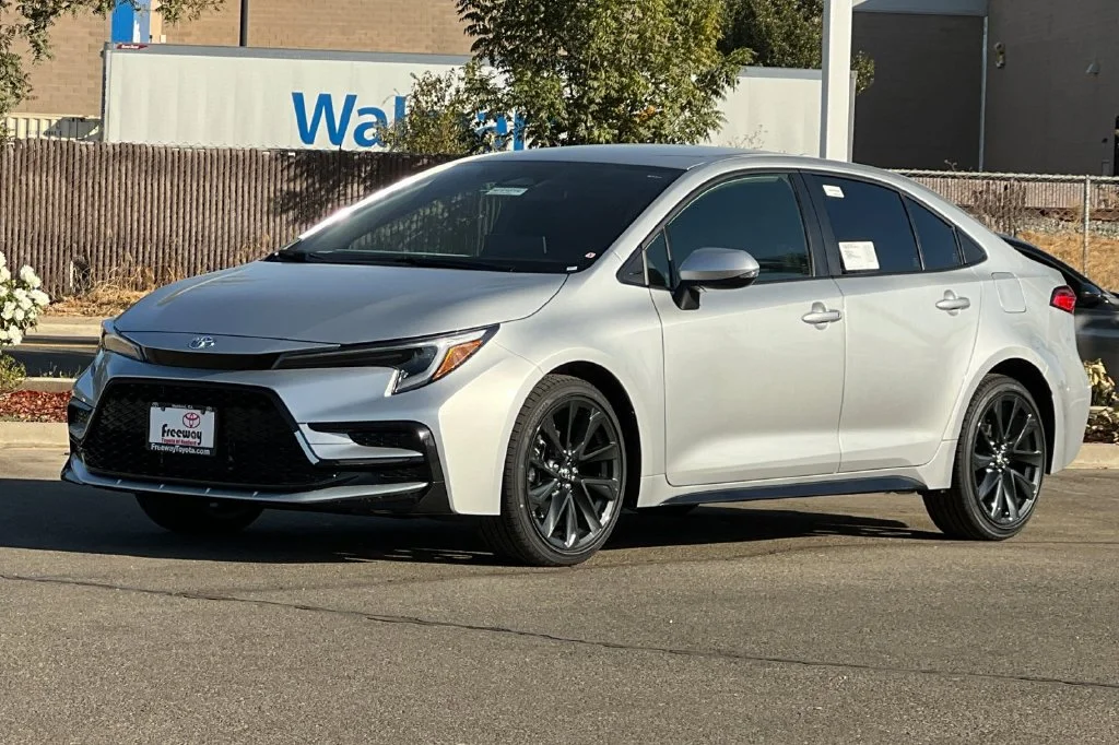 New 2027 Classic Silver Metallic Toyota SE image 8