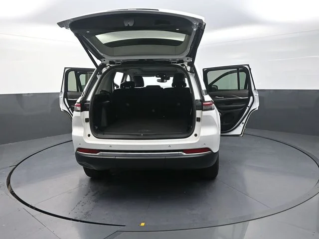 Used 2022 White Jeep 4xe image 35