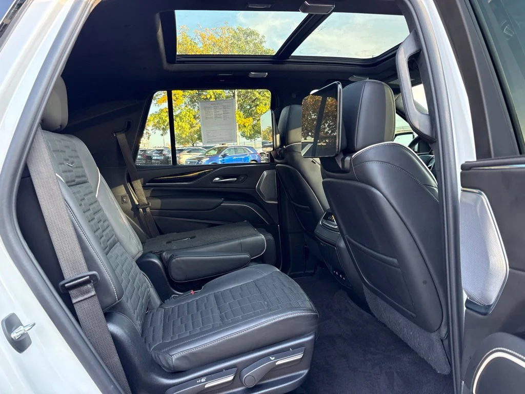 Used 2024 White Cadillac V-Series image 28