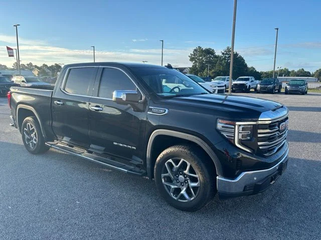 Used 2022 Black GMC SLT image 1